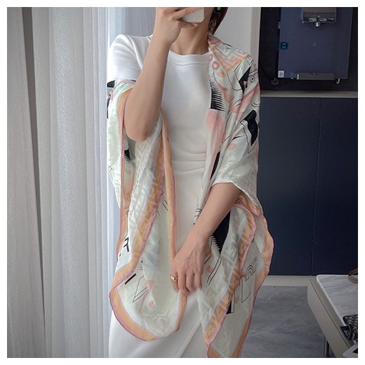 [홍콩명품,FENDI] 펜디 23SS 패턴 140-140 실크 스카프, ET1073, JX, 홍콩명품쇼핑몰,무브타임,악세사리,잡화,생활용품