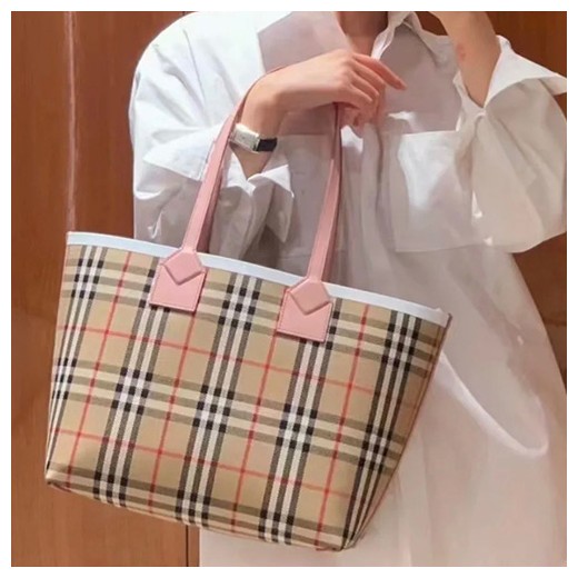[홍콩명품.Burberry] 버버리 23SS 체크 핸드백 80715981, BGM1531, BR, 홍콩명품가방,손목가방,크로스백,핸드백,구매대행,무브타임