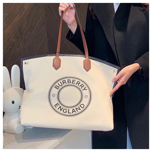 [홍콩명품.Burberry] 버버리 23SS 로고 레더 탑핸들 캔버스 핸드백 8037378 (블랙), BGM1535, BR, 홍콩명품가방,손목가방,크로스백,핸드백,구매대행,무브타임