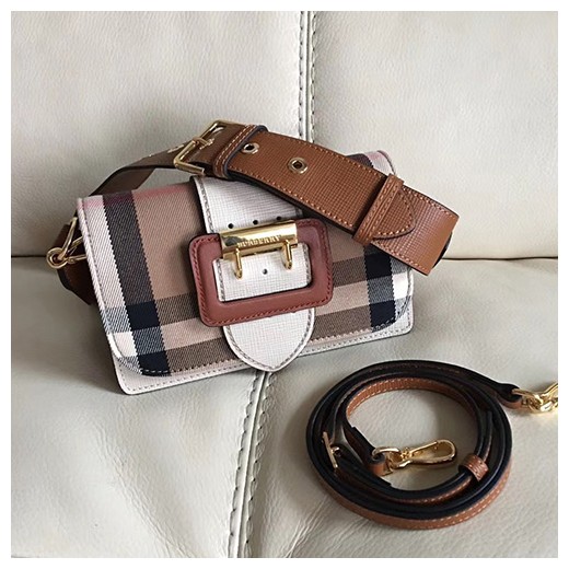 [홍콩명품.BURBERRY] 버버리 23SS 로고 체크 패턴 하우스 크로스백 (화이트), BGM1870, BC, 홍콩명품가방,명품쇼핑몰,크로스백,핸드백,구매대행,무브타임