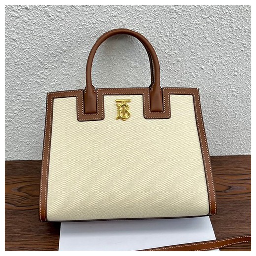 [홍콩명품.Burberry] 버버리 23SS 숄더 크로스백 Mini Frances Bag 80705721, BGM1981, BC, 홍콩명품가방,명품쇼핑몰,크로스백,핸드백,구매대행,무브타임