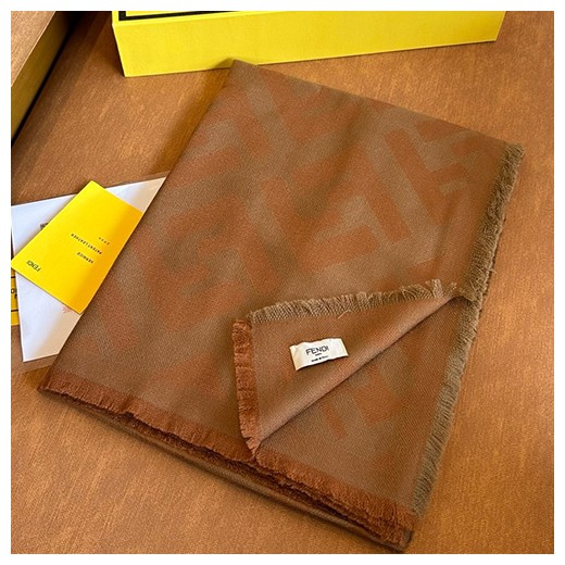 [홍콩명품,FENDI] 펜디 24SS 로고 패턴 140-140 캐시미어울 스카프 (브라운), ET1812, BR, 홍콩명품쇼핑몰,인터넷명품,온라인명품사이트,남자명품,해외직구