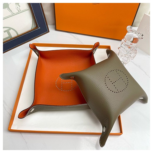 [홍콩명품.Hermes] 에르메스 24SS 로고 선물용 레더 가죽 인테리어 소품 수납판 2PCS (그레이, S-22x22cm, L-25x25cm), ET2249, ZAKKA, 명품악세사리,팔찌,귀걸이,반지