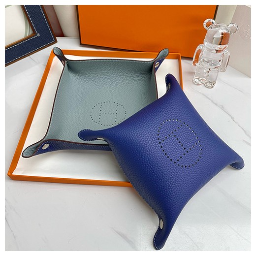 [홍콩명품.Hermes] 에르메스 24SS 로고 선물용 레더 가죽 인테리어 소품 수납판 2PCS (블루, S-22x22cm, L-25x25cm), ET2250, ZAKKA, 명품악세사리,팔찌,귀걸이,반지