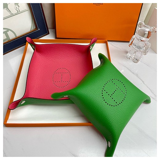 [홍콩명품.Hermes] 에르메스 24SS 로고 선물용 레더 가죽 인테리어 소품 수납판 2PCS (그린, S-22x22cm, L-25x25cm), ET2251, ZAKKA, 명품악세사리,팔찌,귀걸이,반지
