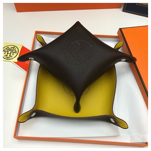 [홍콩명품.Hermes] 에르메스 24SS 로고 선물용 레더 가죽 인테리어 소품 수납판 2PCS (블랙, S-22x22cm, L-25x25cm), ET2255, ZAKKA, 명품악세사리,팔찌,귀걸이,반지
