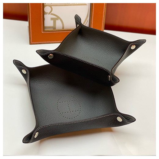 [홍콩명품.Hermes] 에르메스 24SS 로고 선물용 레더 가죽 인테리어 소품 수납판 2PCS (올블랙, S-22x22cm, L-25x25cm), ET2258, ZAKKA, 명품악세사리,팔찌,귀걸이,반지