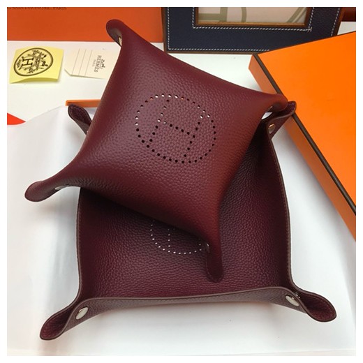 [홍콩명품.Hermes] 에르메스 24SS 로고 선물용 레더 가죽 인테리어 소품 수납판 2PCS (올와인, S-22x22cm, L-25x25cm), ET2262, ZAKKA, 명품악세사리,팔찌,귀걸이,반지