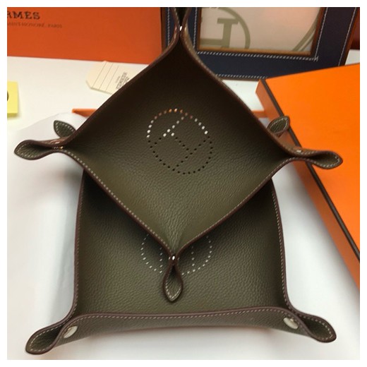 [홍콩명품.Hermes] 에르메스 24SS 로고 선물용 레더 가죽 인테리어 소품 수납판 2PCS (올다크브라운, S-22x22cm, L-25x25cm), ET2263, ZAKKA, 명품악세사리,팔찌,귀걸이,반지