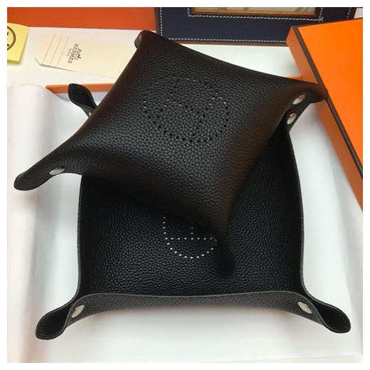 [홍콩명품.Hermes] 에르메스 24SS 로고 선물용 레더 가죽 인테리어 소품 수납판 2PCS (올블랙, S-22x22cm, L-25x25cm), ET2266, ZAKKA, 명품악세사리,팔찌,귀걸이,반지