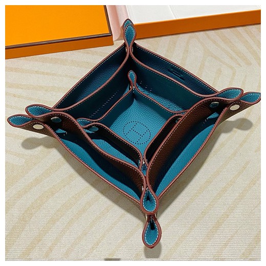 [홍콩명품.Hermes] 에르메스 24SS 로고 선물용 레더 가죽 인테리어 소품 수납판 3PCS (블루, S-13x13cm, M-22x22cm, L-25x25cm), ET2268, ZAKKA, 명품악세사리,팔찌,귀걸이,반지