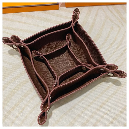 [홍콩명품.Hermes] 에르메스 24SS 로고 선물용 레더 가죽 인테리어 소품 수납판 3PCS (브라운, S-13x13cm, M-22x22cm, L-25x25cm), ET2273, ZAKKA, 명품악세사리,팔찌,귀걸이,반지