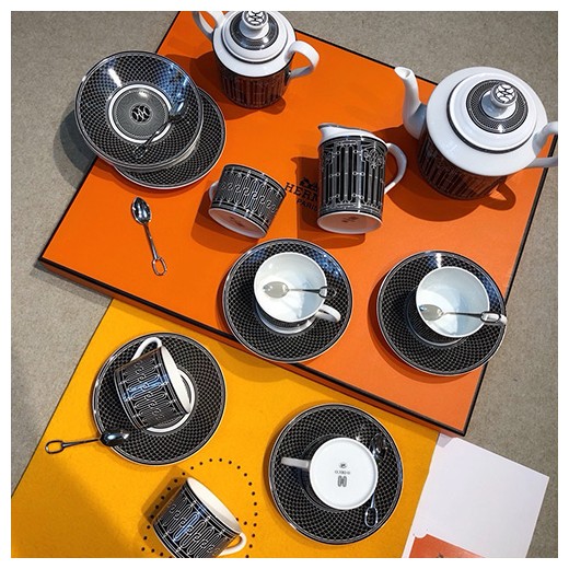 [홍콩명품.Hermes] 에르메스 24SS 선물용 로고 도자기 티포트 티컵 커피컵 세트 (21pcs), ET2334, ZAKKA, 명품악세사리,팔찌,귀걸이,반지