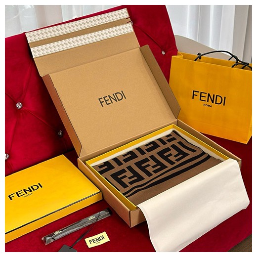 [홍콩명품,FENDI] 펜디 24SS 로고 패턴 스카프 머플러 (브라운), ET2455, JX, 홍콩명품가방,명품쇼핑몰,크로스백,핸드백,구매대행,무브타임