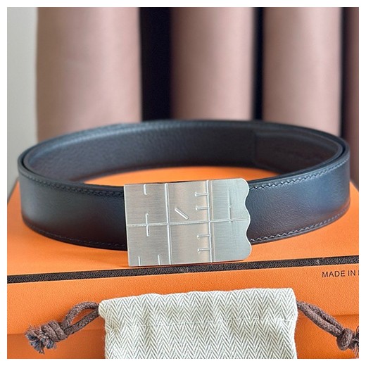 [홍콩명품.Hermes] 에르메스 24SS 은장 로고 BOUCLE DE CEINTURE TYPO & CUIR DE CEINTURE 리버서블 레더 가죽 벨트 (블랙), 3.2cm, BT1294, MR, 명품레플리카,인터넷쇼핑몰,남자명품,해외직구