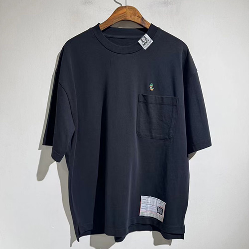 [홍콩명품.Maison Margiela] 메종마르지엘라 25SS 로고 그래픽 반팔 티셔츠 (2컬러), BM19392, X2, 홍콩명품의류,구매대행,온라인명품