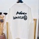 [홍콩명품.Maison Margiela] 메종마르지엘라 25SS 로고 그래픽 프린트 반팔 티셔츠 (2컬러), BM19698, YS, 홍콩명품의류,구매대행,온라인명품