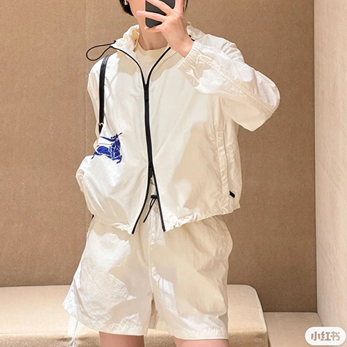 [홍콩명품.Burberry] 버버리 25SS 프로섬로고 여성 후드 바람막이 자켓 + 쇼츠 반바지 상하의 세트 (아이보리), BM19769, BR, 홍콩명품의류,구매대행,온라인명품