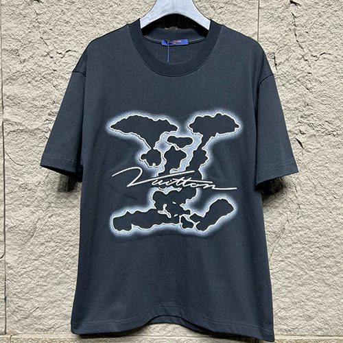 [홍콩명품.LOUIS VUITTON] 루이비통 25SS 로고 그래픽 자수 반팔 티셔츠 (2컬러), BM19810, KB, 홍콩명품의류,구매대행,온라인명품