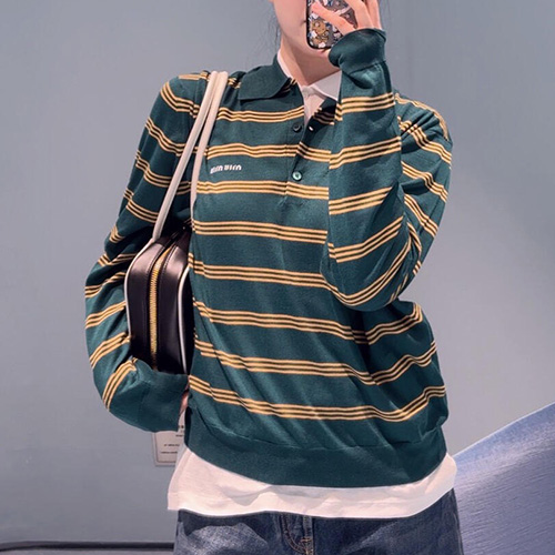 [홍콩명품,MIU MIU] 미우미우 25SS 로고 여성 스트라이프 카라 긴팔 티셔츠 (그린), BM19843, 13C, 홍콩명품의류,구매대행,온라인명품