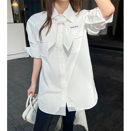 [홍콩명품,MIU MIU] 미우미우 25SS 로고 여성 리본 장식 남방 셔츠 (화이트), BM19919, TBG, 홍콩명품의류,구매대행,온라인명품