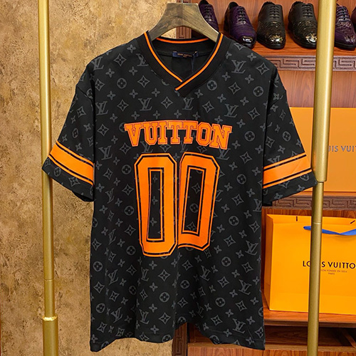 [홍콩명품.LOUIS VUITTON] 루이비통 25SS 로고 모노그램 유니폼 반팔 티셔츠 (블랙), BM19990, S1F, 홍콩명품의류,구매대행,온라인명품