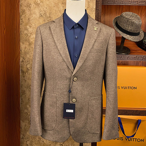 [홍콩명품.LOUIS VUITTON] 루이비통 25SS 로고 브로치 정장 수트 자켓 (브라운), BM20005, S1F, 홍콩명품의류,구매대행,온라인명품