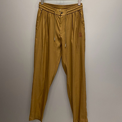 [홍콩명품.Brunello Cucinelli ] 브루넬로 쿠치넬리 25SS 로고 자수 린넨 팬츠 바지 (브라운), BM20009, JU, 홍콩명품의류,구매대행,온라인명품