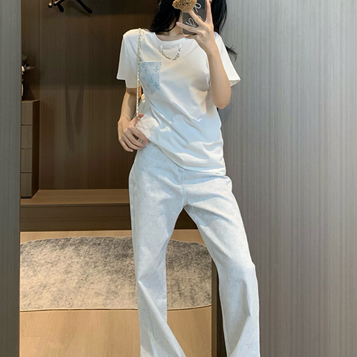 [홍콩명품.LOUIS VUITTON] 루이비통 25SS 로고 여성 모노그램 반팔 티셔츠 + 데님 팬츠 바지 상하의 세트 (2컬러), BM20081, CC, 홍콩명품의류,구매대행,온라인명품