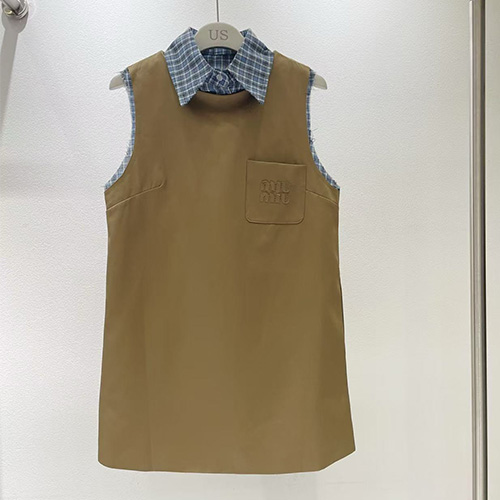 [홍콩명품,MIU MIU] 미우미우 25SS 로고 여성 슬리브리스 셔츠 원피스 (카라멜), BM20089, CC, 홍콩명품의류,구매대행,온라인명품