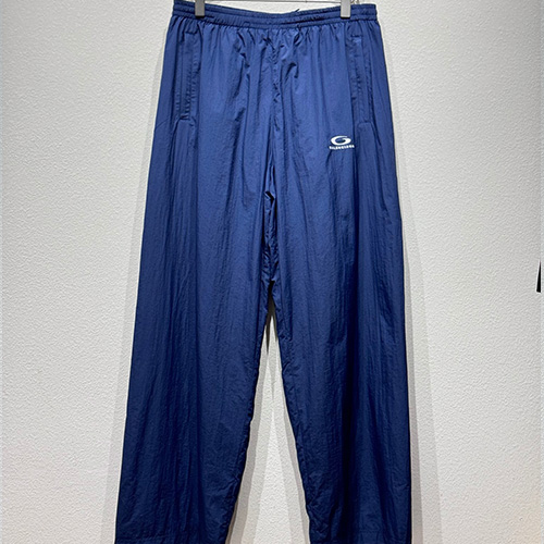 [홍콩명품.BALENCIAGA] 발렌시아가 25SS 로고 자수 오버핏 팬츠 바지 (블루), BM20152, KB, 홍콩명품의류,구매대행,온라인명품