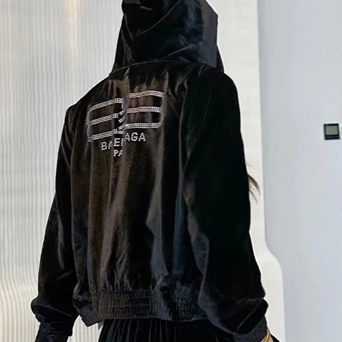 [홍콩명품.BALENCIAGA] 발렌시아가 25SS 로고 스터드 장식 벨벳 후드 집업 자켓 (블랙), BM20328, JL, 홍콩명품의류,구매대행,온라인명품