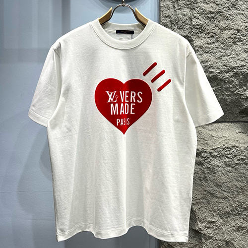 [홍콩명품.LOUIS VUITTON] 루이비통 25SS 로고 하트 프린트 반팔 티셔츠 (화이트), BM20395, HH, 홍콩명품의류,구매대행,온라인명품