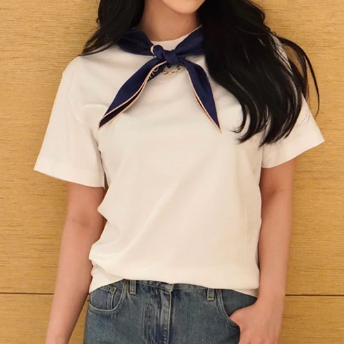 [홍콩명품.LOUIS VUITTON] 루이비통 25SS 로고 여성 스카프 장식 반팔 티셔츠 (화이트), BM20432, 13C, 홍콩명품의류,구매대행,온라인명품