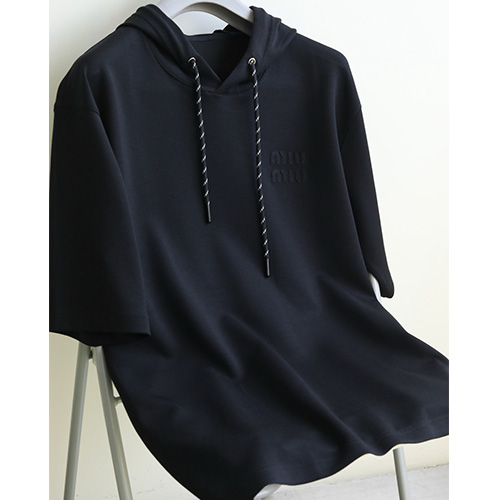[홍콩명품,MIU MIU] 미우미우 25SS 로고 자수 후드 반팔 티셔츠 (2컬러), BM20499, B&G, 홍콩명품의류,구매대행,온라인명품