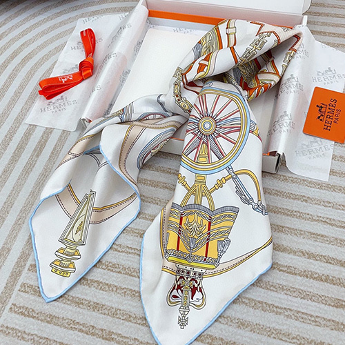 [홍콩명품.Hermes] 에르메스 25SS 로고 Gold State Coach 90-90 실크 스카프 머플러 (화이트), ET2883, JX, 홍콩명품의류,구매대행,온라인명품