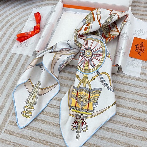 [홍콩명품.Hermes] 에르메스 25SS 로고 Gold State Coach 90-90 실크 스카프 머플러 (화이트), ET2883, JX, 홍콩명품의류,구매대행,온라인명품