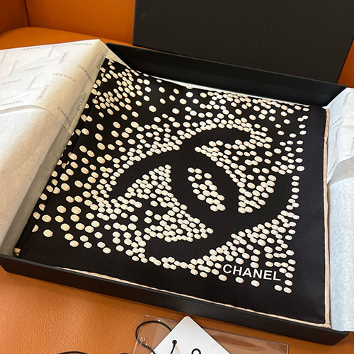 [홍콩명품.CHANEL] 샤넬 25SS 로고 패턴 90-90 실크 스카프 머플러 (블랙), ET2993, JX, 홍콩명품의류,구매대행,온라인명품