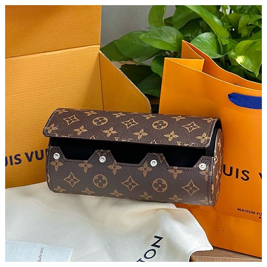 [홍콩명품.LOUIS VUITTON] 루이비통 25SS 로고 모노그램 레더 가죽 시계 케이스 (브라운), ET3001, JX, 홍콩명품의류,구매대행,온라인명품