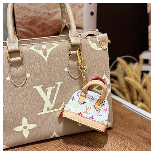[홍콩명품.LOUIS VUITTON] 루이비통 25SS 로고 모노그램 MICRO ALMA VERNIS 키홀더 키링 백참 M01706 (화이트), ET3022, JX, 홍콩명품의류,구매대행,온라인명품