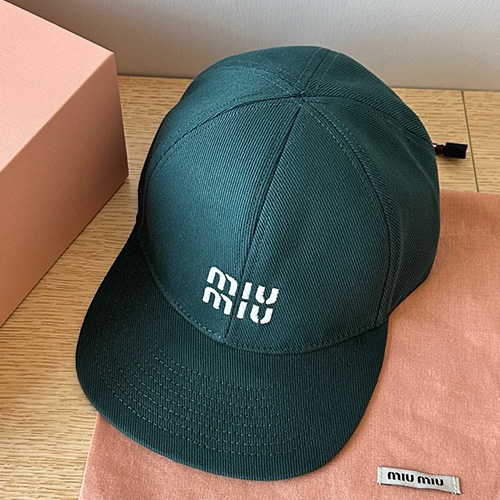 [홍콩명품,MIU MIU] 미우미우 25SS 로고 자수 볼캡 모자 (그린), CA0323, 홍콩명품쇼핑몰,인터넷명품,온라인명품사이트,남자명품,해외직구