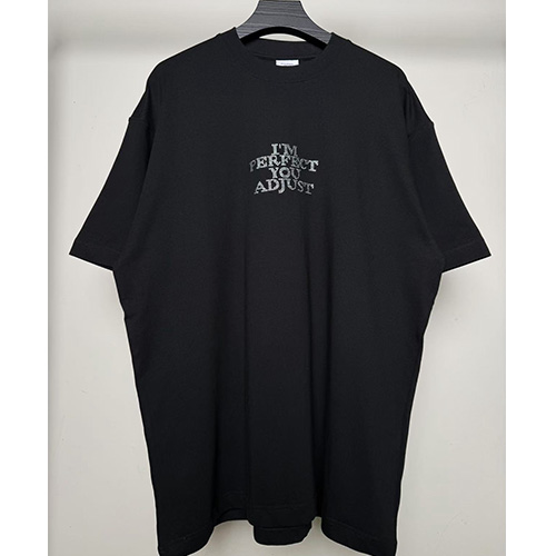 [홍콩명품.VETEMENTS] 베트멍 25SS 로고 스터드 장식 반팔 티셔츠 (블랙), BM20658, VT, 홍콩명품의류,구매대행,온라인명품