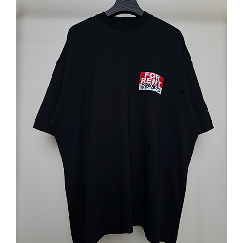 [홍콩명품.VETEMENTS] 베트멍 25SS 로고 그래픽 프린트 반팔 티셔츠 (블랙), BM20664, VT, 홍콩명품의류,구매대행,온라인명품