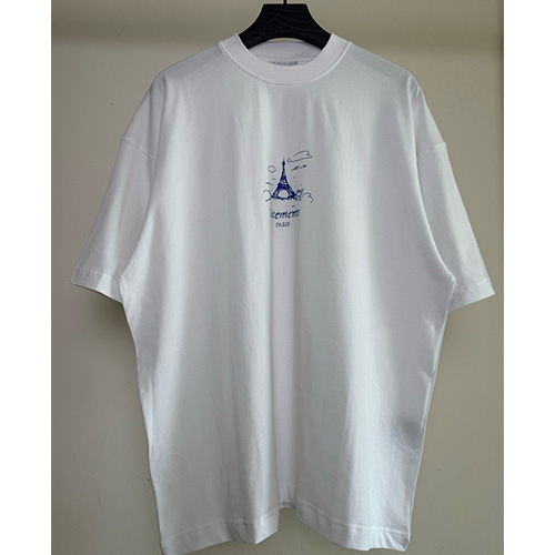 [홍콩명품.VETEMENTS] 베트멍 25SS 로고 그래픽 프린트 반팔 티셔츠 (화이트), BM20665, VT, 홍콩명품의류,구매대행,온라인명품