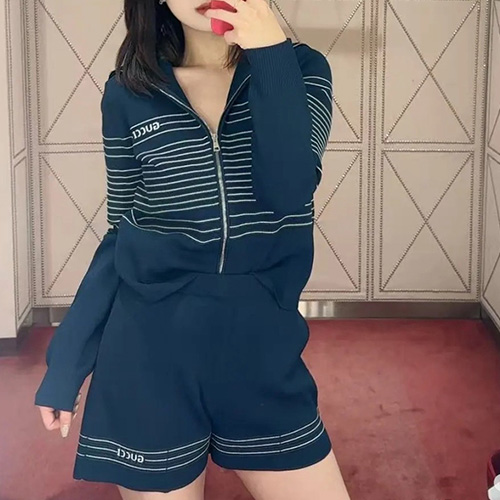 [명품레플리카.Gucci] 구찌 25SS 로고 여성 스트라이프 하이넥 니트 집업 자켓 + 미니 쇼츠 반바지 핫팬츠 상하의 세트 (네이비), BM20873, TBG, 홍콩명품의류,구매대행,온라인명품