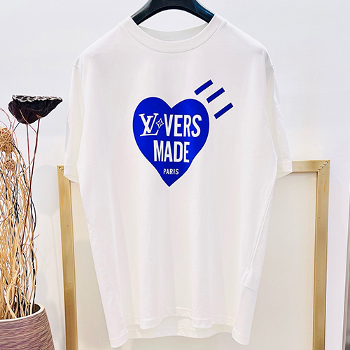 [홍콩명품.LOUIS VUITTON] 루이비통 25SS 로고 그래픽 프린트 반팔 티셔츠 (2컬러), BM20968, YS, 홍콩명품의류,구매대행,온라인명품