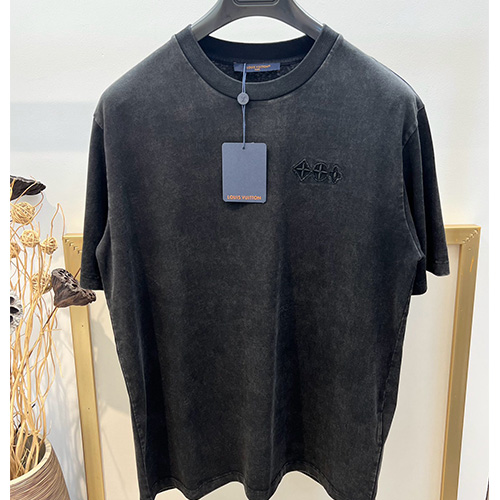 [홍콩명품.LOUIS VUITTON] 루이비통 25SS 로고 모노그램 자수 워싱 반팔 티셔츠 (블랙), BM20973, YS, 홍콩명품의류,구매대행,온라인명품