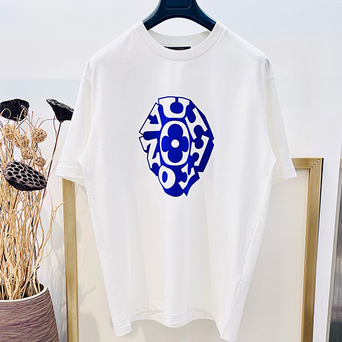 [홍콩명품.LOUIS VUITTON] 루이비통 25SS 로고 그래픽 프린트 반팔 티셔츠 (화이트), BM20975, YS, 홍콩명품의류,구매대행,온라인명품