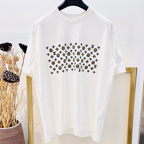 [홍콩명품.LOUIS VUITTON] 루이비통 25SS 로고 그래픽 프린트 반팔 티셔츠 (화이트), BM20976, YS, 홍콩명품의류,구매대행,온라인명품