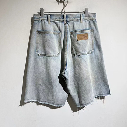 [명품레플리카.Maison Margiela] 메종마르지엘라 25SS 로고 빈티지 데님 쇼츠 반바지 (연청), BM21146, X2, 홍콩명품의류,구매대행,온라인명품